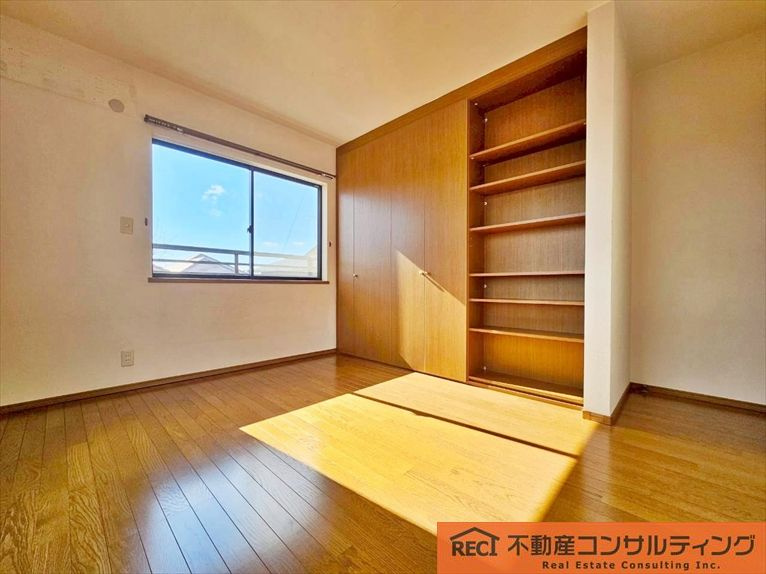 神戸市灘区畑原通1丁目　中古戸建の洋室