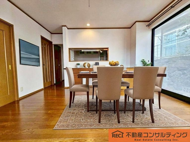 神戸市灘区畑原通1丁目　中古戸建の居間・リビング