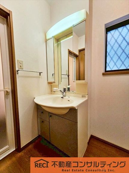 神戸市灘区畑原通1丁目　中古戸建の独立洗面台