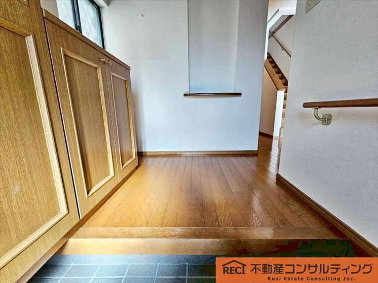 神戸市灘区畑原通1丁目　中古戸建の玄関