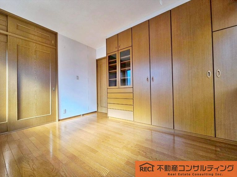 神戸市灘区畑原通1丁目　中古戸建の洋室