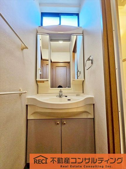 神戸市灘区畑原通1丁目　中古戸建の独立洗面台