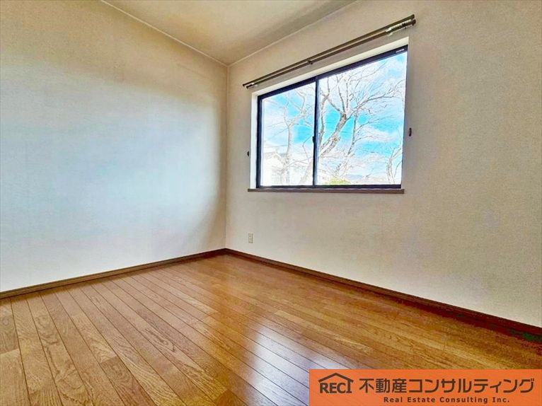 神戸市灘区畑原通1丁目　中古戸建の洋室