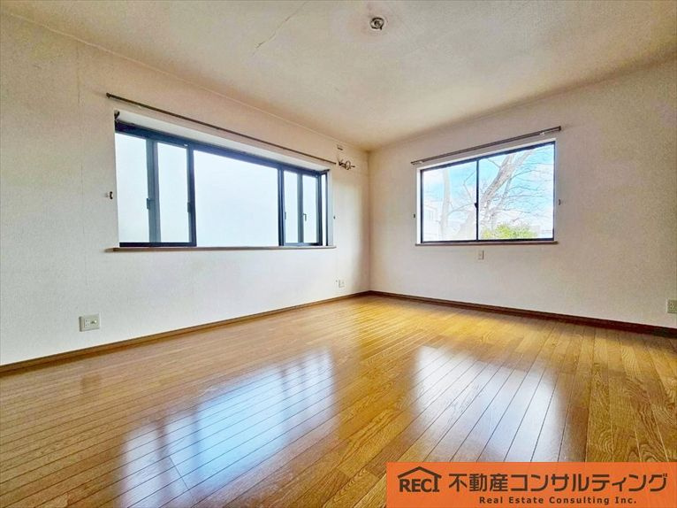 神戸市灘区畑原通1丁目　中古戸建の洋室