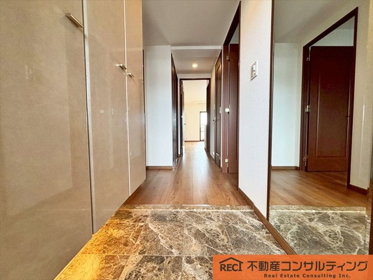 モンセーヌ住吉川公園1番館の玄関