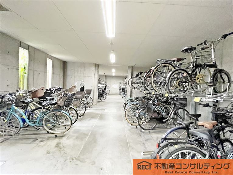 モンセーヌ住吉川公園1番館の駐輪場