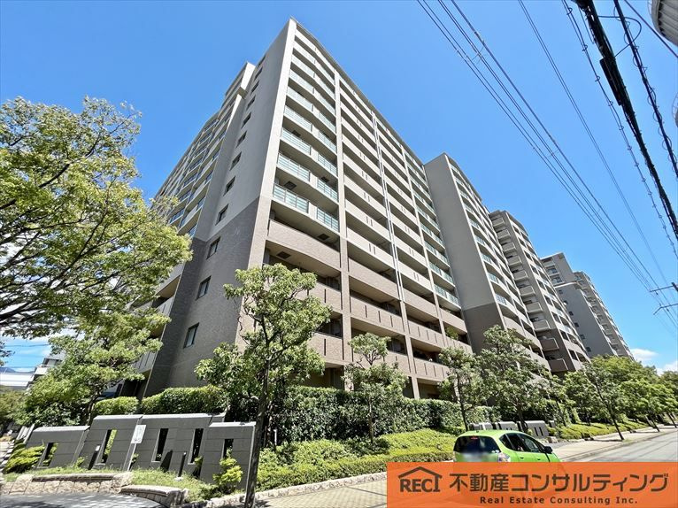 モンセーヌ住吉川公園1番館の外観