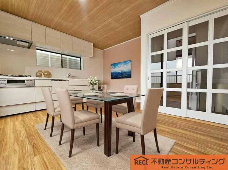 神戸市東灘区森北町4丁目　中古戸建の居間・リビング|2025年10月リフォーム済み！