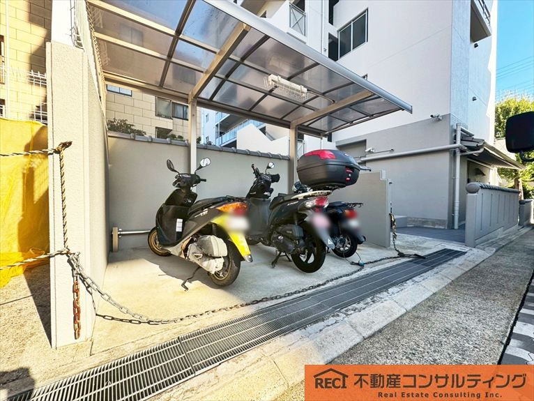 カサベラ新在家ツインズⅠ号館の駐車場