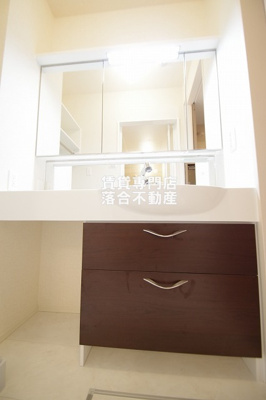 【独立洗面台】 | CASA FLORESTA | 広々とした独立洗面台