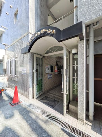 菅栄町プレザーントのエントランス