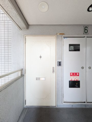 菅栄町プレザーントの玄関