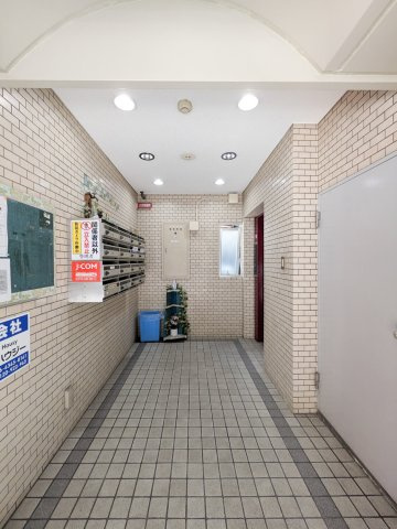 菅栄町プレザーントのロビー