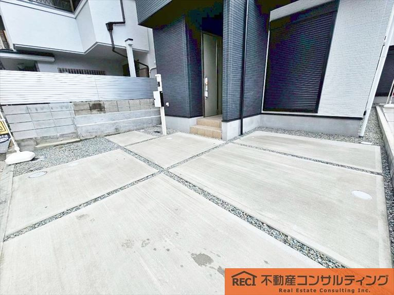 西宮市浜甲子園1丁目　新築戸建　1号棟の駐車場