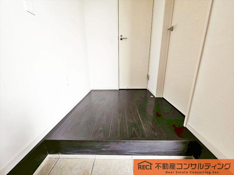 西宮市浜甲子園1丁目　新築戸建　1号棟の玄関