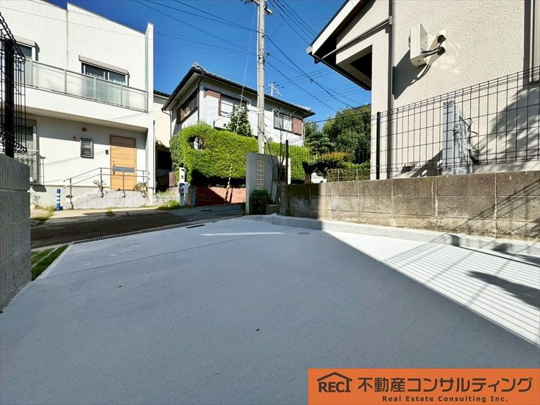 神戸市東灘区鴨子ヶ原3丁目　新築戸建の駐車場