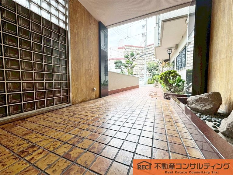 モンラヴィ青木2番館のエントランス