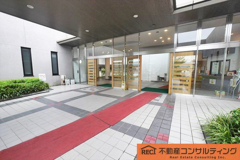 コート甲子園南3番館のエントランス