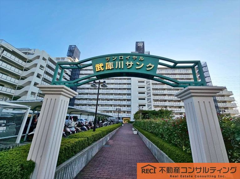 サンロイヤル武庫川サンクのエントランス