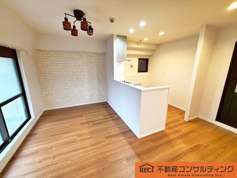 サンコート住吉駅前の居間・リビング|JR住吉駅目の前の好立地！！