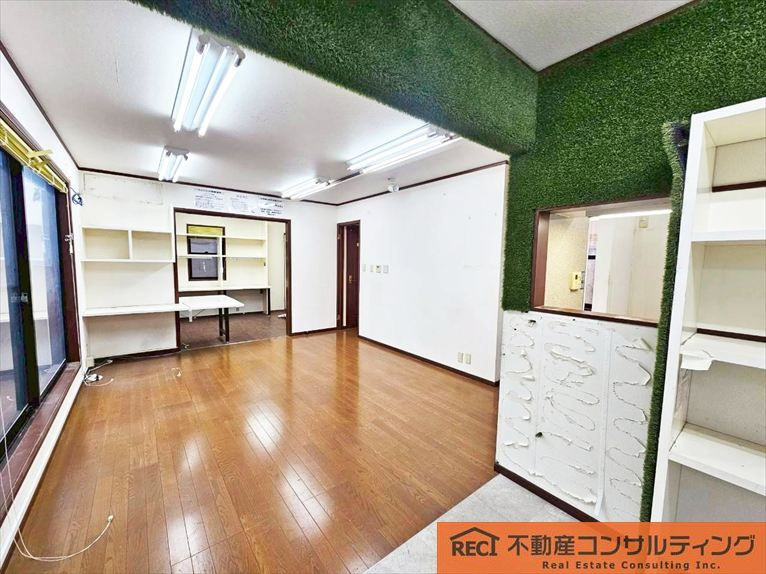 神戸市東灘区岡本4丁目　中古戸建の居間・リビング