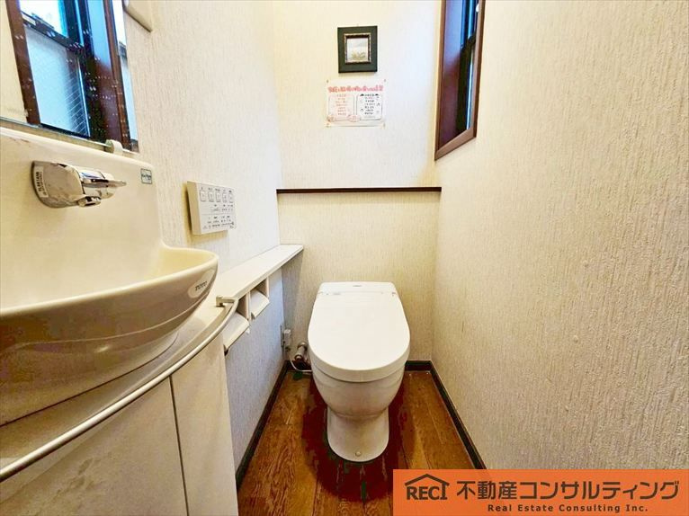 神戸市東灘区岡本4丁目　中古戸建のトイレ