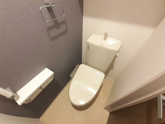 エムズ　サニーガーデンⅩⅩⅣのトイレ|温水洗浄便座付きです。