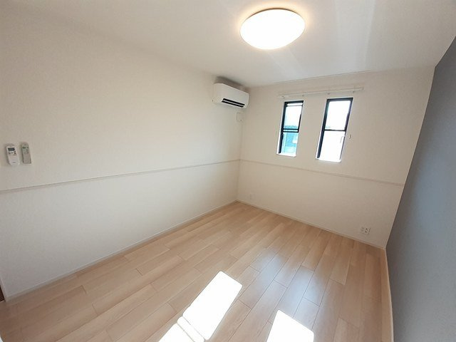 エムズ　サニーガーデンⅩⅩⅣの洋室|個人の部屋や寝室として使える洋室です