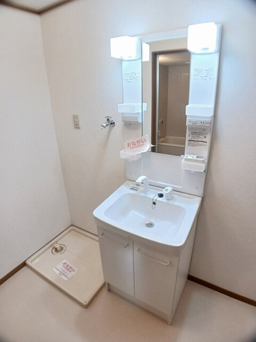 洗面所内に洗濯機置場あり♪