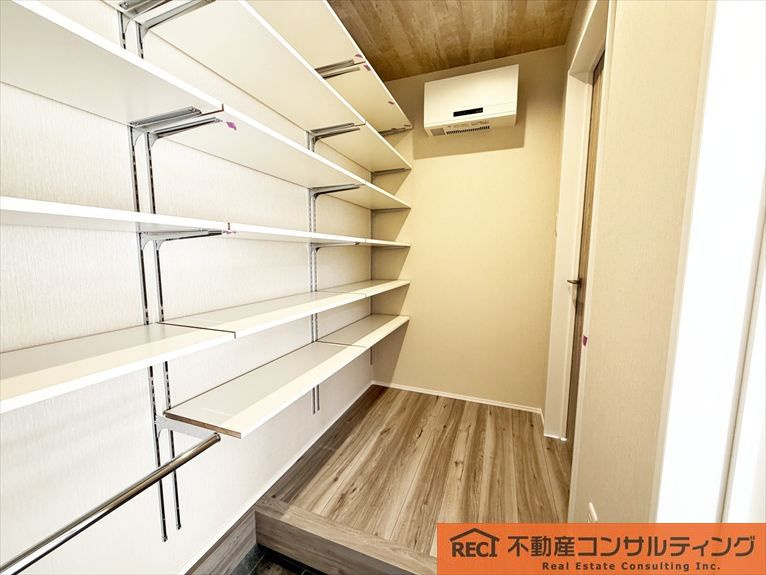 西宮市南甲子園2丁目　新築戸建の収納