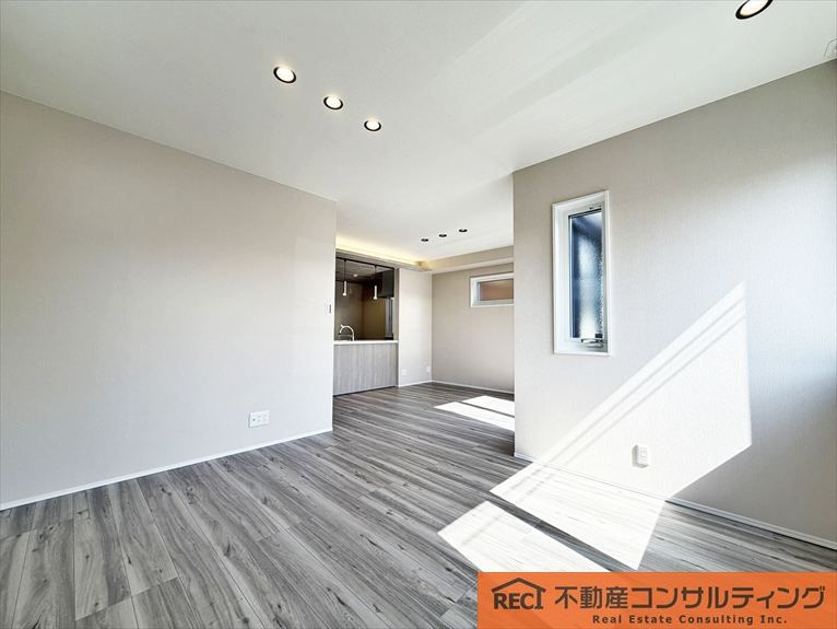 西宮市南甲子園2丁目　新築戸建の居間・リビング