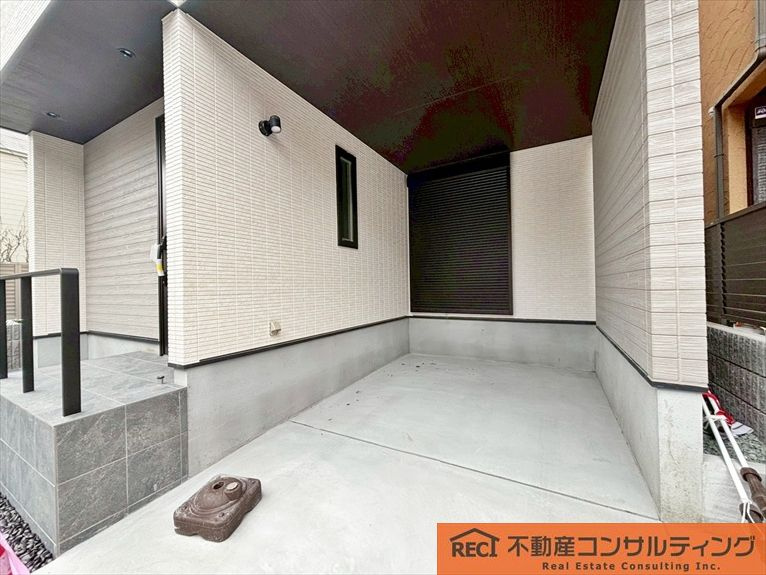 西宮市南甲子園2丁目　新築戸建の駐車場