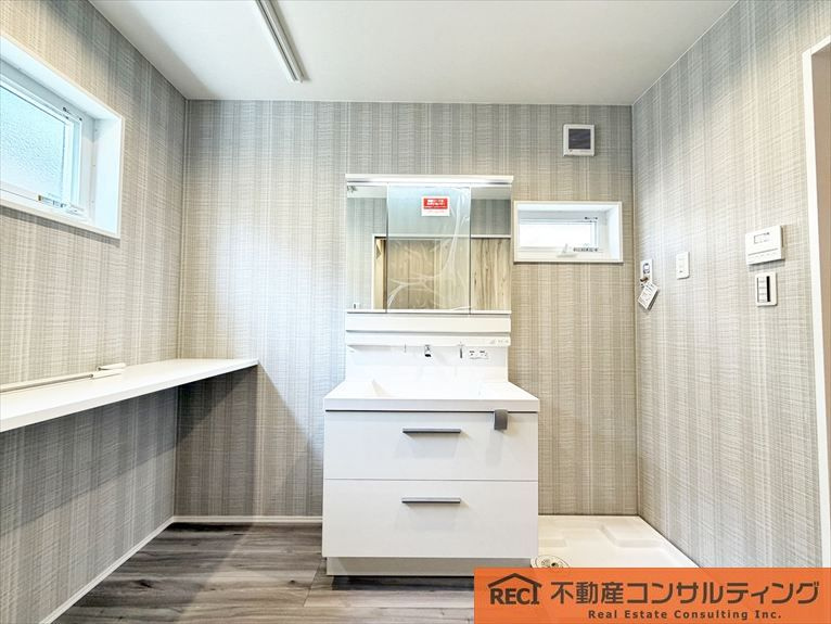 西宮市南甲子園2丁目　新築戸建の独立洗面台