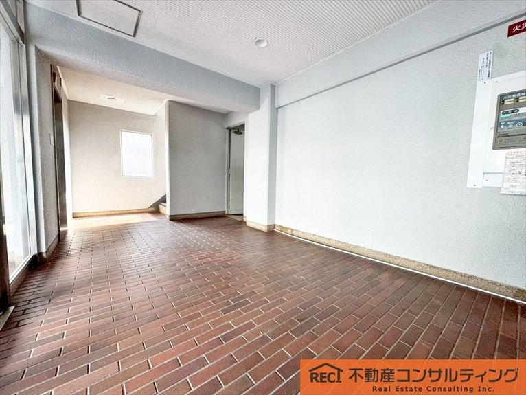メゾン西灘のエントランス