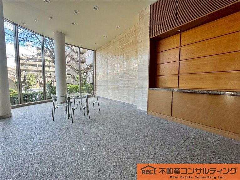 コスモシティ住吉川公園C棟のエントランス
