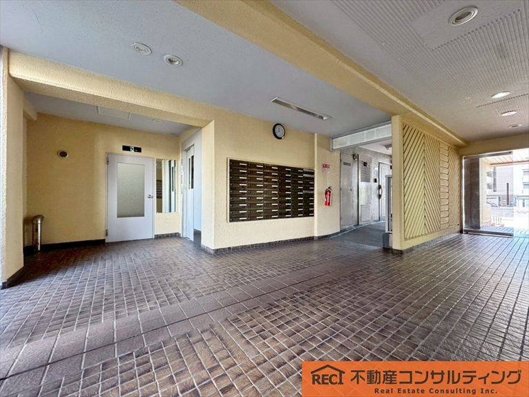 ユニハイム甲子園口のエントランス