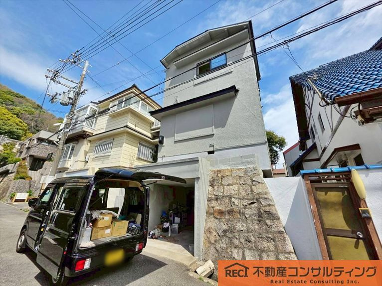 神戸市灘区城の下通3丁目　中古戸建の前面道路含む現地写真