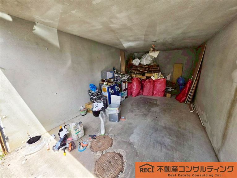 神戸市灘区城の下通3丁目　中古戸建の駐車場