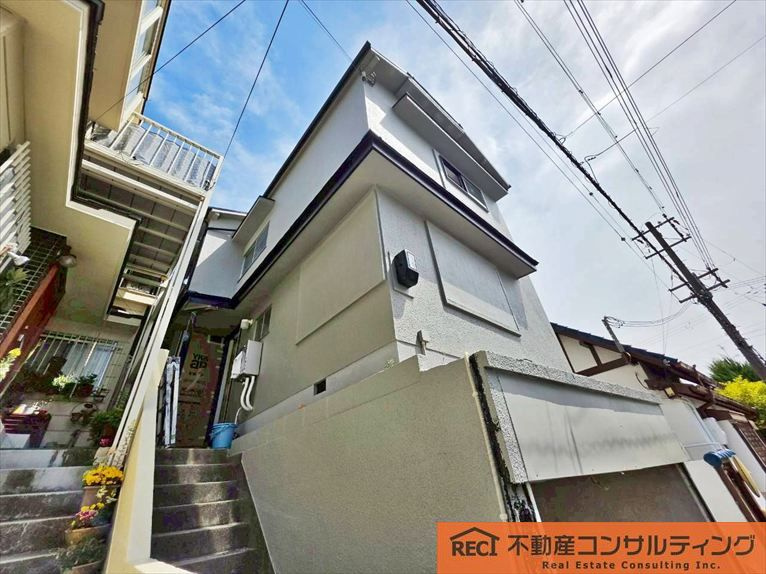 神戸市灘区城の下通3丁目　中古戸建の前面道路含む現地写真