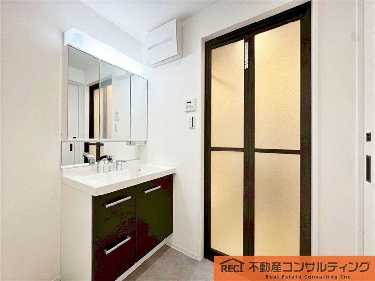 尼崎市武庫の里1丁目　中古戸建の独立洗面台