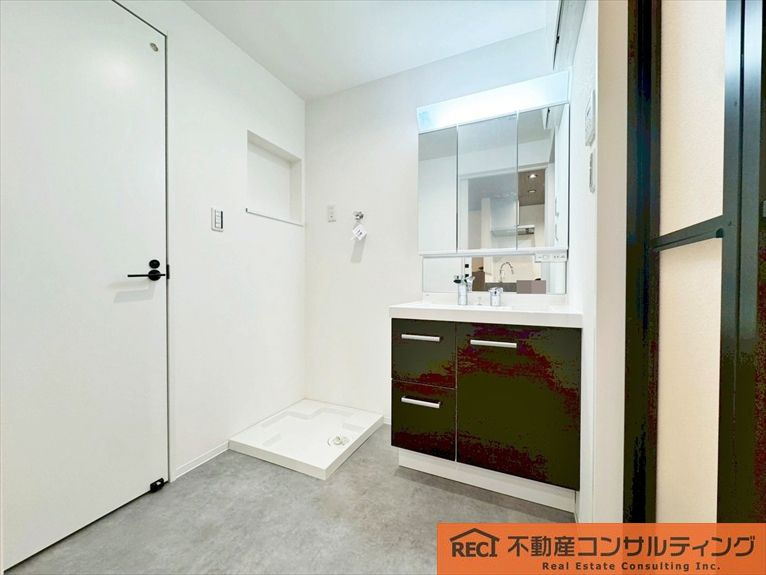 尼崎市武庫の里1丁目　中古戸建の独立洗面台