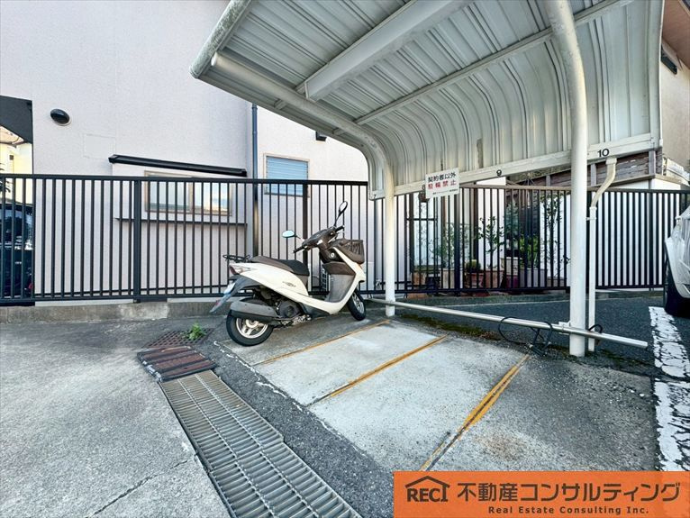 御影プライムハイツの駐車場