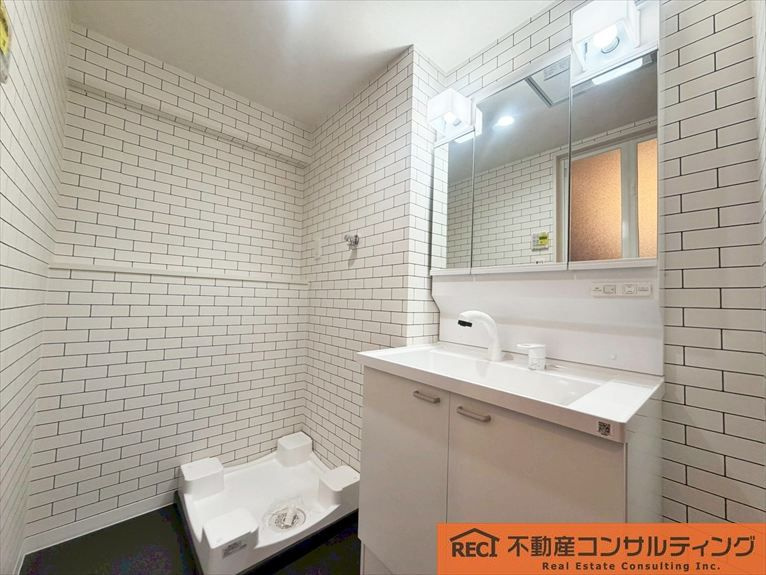 御影プライムハイツの独立洗面台|レトロヴィンテージな内外装