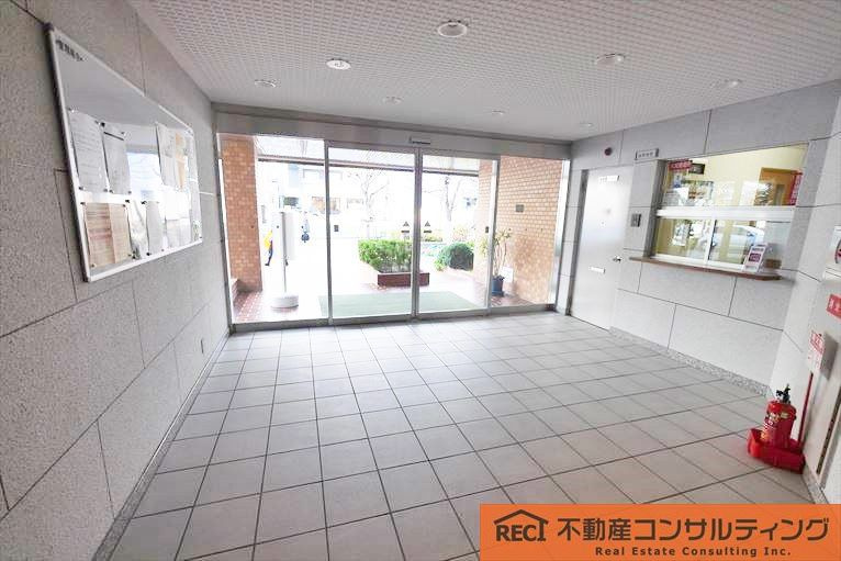 サンライフ本山のエントランス