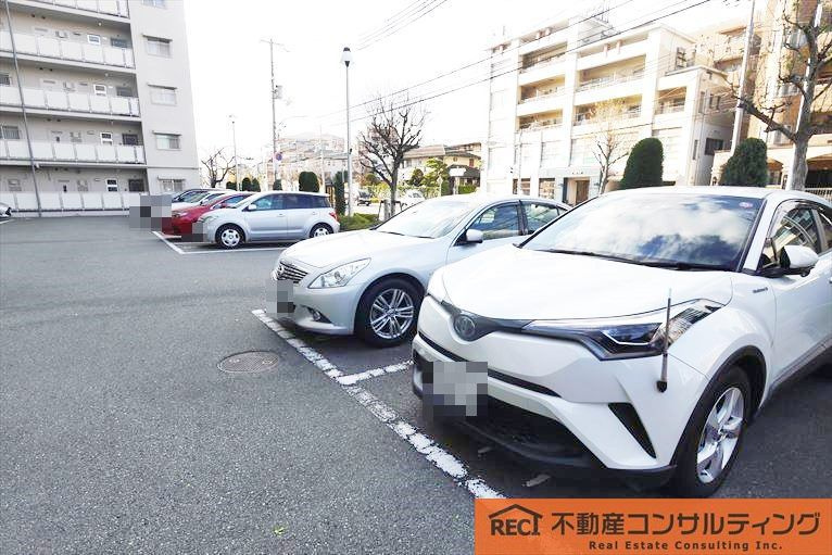 サンライフ本山の駐車場