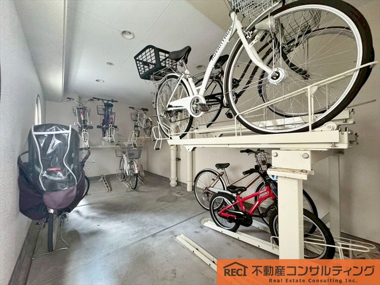 ワコーレリベルタ深江本町の駐輪場