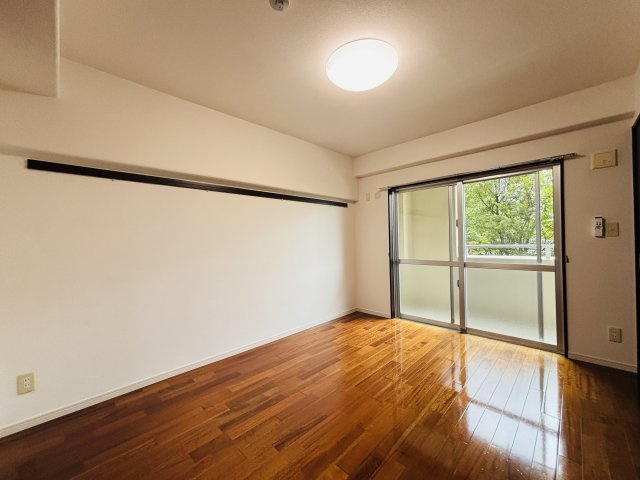 アーバンビュー内間の洋室