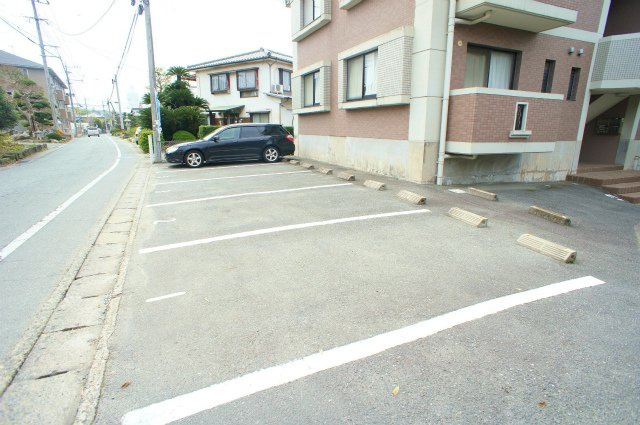 グランディールの駐車場