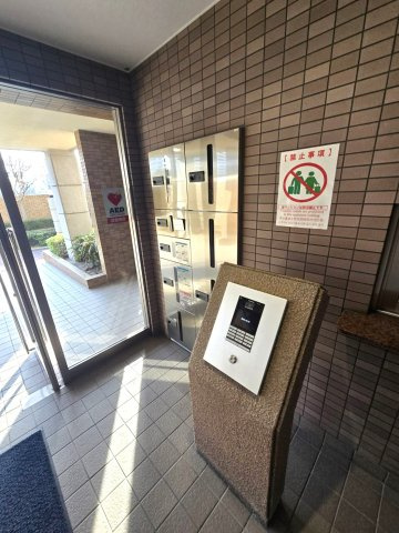 JGMヴェルデ板付中央公園前のロビー|テレビモニター付きインターホンなので安心ですね☆