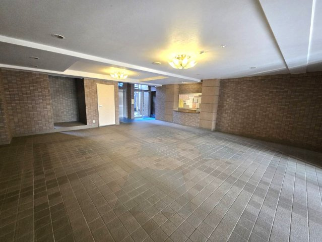 JGMヴェルデ板付中央公園前のエントランス|ゆったりとした時間の流れを感じつつ、安心感に包まれるエントランス♪
